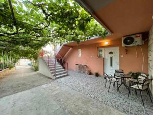 a house with a patio with a table and chairs at Apartmani Miro Trebinje in Trebinje