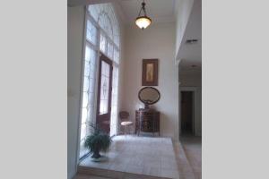 Private Pool/Spa Spacious Centrally Located Estate