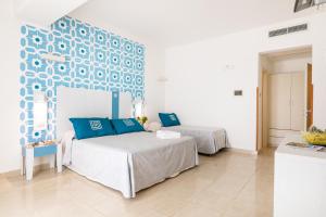 Postel nebo postele na pokoji v ubytování Hotel Magna Grecia