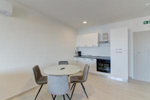 Kuchyňa alebo kuchynka v ubytovaní APARTMANI OLIMP
