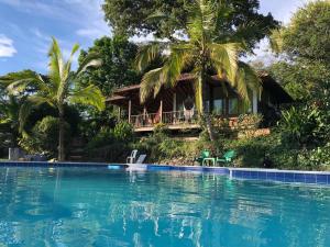 a resort with a swimming pool and a house at La Toscana Campestre in Viotá