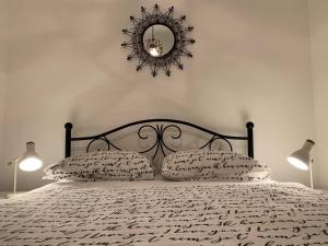 Ένα ή περισσότερα κρεβάτια σε δωμάτιο στο Cosy 2P hypercentre Deauville - Tout à pied !