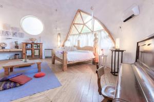 a bedroom with a bed and a large window at Casa circular in San Carlos de Bariloche