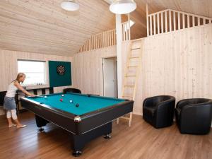 Biliár nebo kulečník v ubytování 16 person holiday home in Løkken-By Traum