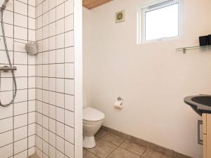 Koupelna v ubytování 16 person holiday home in Løkken-By Traum