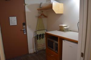 Kuchyň nebo kuchyňský kout v ubytování Canadas Best Value Inn & Suites-Castlegar