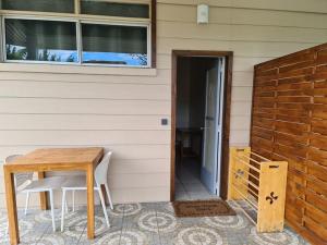 a table and chairs sitting outside of a house at TEA TAHITI Holidays in Papeete