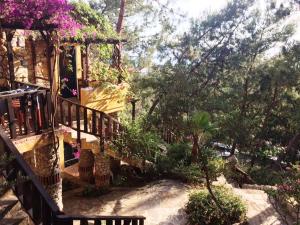 Um jardim em Symbola Oludeniz Beach Hotel