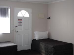 Postel nebo postele na pokoji v ubytování Carramar Motor Inn
