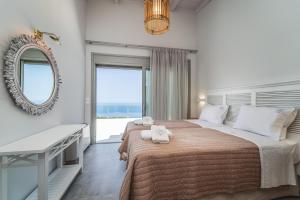 A bed or beds in a room at Owl Villas