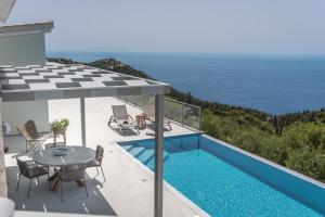 The swimming pool at or close to Owl Villas