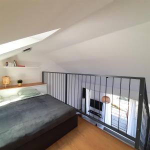 a bedroom with a bed and a large window at Apartmán Čtrnáct in Pavlov