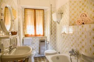 Koupelna v ubytování Albergo Centrale Scanno