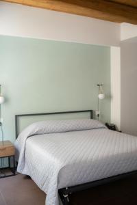 Un pat sau paturi într-o cameră la Locanda Le Logge