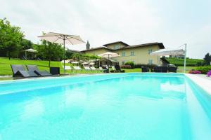 Bazén v ubytování Agriturismo La Casa in Collina nebo v jeho okolí