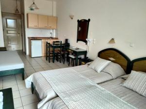 A bed or beds in a room at Zannis Hotel Még 32 kép