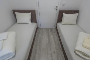 Postel nebo postele na pokoji v ubytování Apartmani Centar Loznica