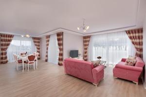 TV i/ili multimedijalni sistem u objektu Onix Apart Hotel