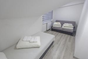 Postel nebo postele na pokoji v ubytování Apartmani Centar Loznica