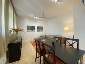 Posezení v ubytování Downtown Gozsdu Vibe Apartments + 7 fotografií