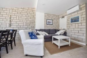 Posezení v ubytování Apartment in Casa Porta Luna, Gajac, Novalja