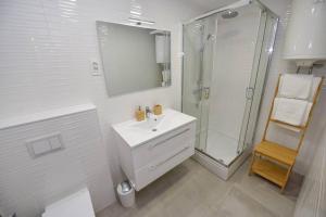 Koupelna v ubytování Apartment in Casa Porta Luna, Gajac, Novalja