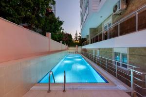 Bazen u ili blizu objekta Onix Apart Hotel