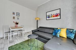 a living room with a couch and a table at Downtown Apartments Old Town Ogarna in Gdańsk