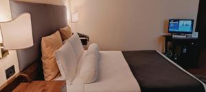 TV a/nebo společenská místnost v ubytování Corsaro Etna Hotel&SPA