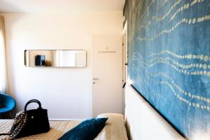 Televízia a/alebo spoločenská miestnosť v ubytovaní Bellevue - Rooms & Suites