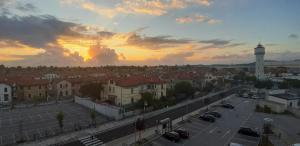 Pohľad na východ alebo západ slnka z hotela alebo blízkeho okolia