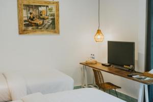 TV a/nebo společenská místnost v ubytování Birru Inn