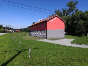 Budova, v ktorej sa apartmán nachádza