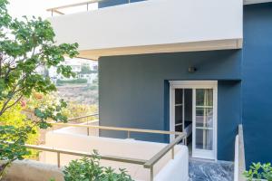 Balkón nebo terasa v ubytování CHROMA Lodge Rafina