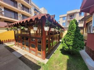 a small building with plants on it in front of a building at Villa ANelu in Mamaia Sat/Năvodari