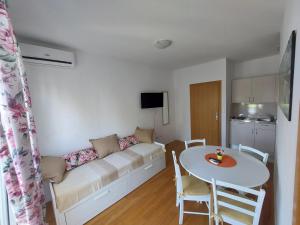 Postel nebo postele na pokoji v ubytování Apartments Crnjac