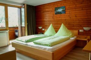 Katil atau katil-katil dalam bilik di Haus Ganeu