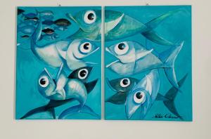 a painting of three fish in the water at L'Ancora B&B in Milazzo