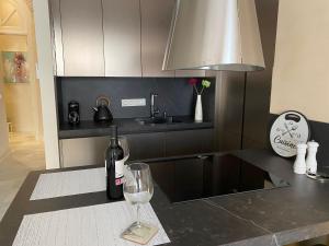Kuchyň nebo kuchyňský kout v ubytování innCádizPalacio Conde Casa-Brunet