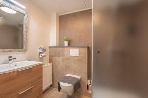 Et badeværelse på Fleurie de Montagne + 41 billeder