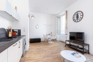 Bright 1 Bdr in the Old Town