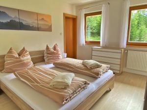 Posteľ alebo postele v izbe v ubytovaní Apartments Oberhollenzer
