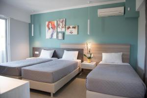 Tempat tidur dalam kamar di Gelli Apartments