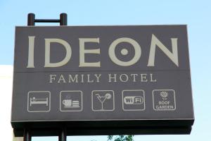 un panneau indiquant les idées de l’hôpital familial dans l'établissement Hotel Ideon, à La Canée