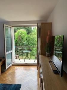 Televízia a/alebo spoločenská miestnosť v ubytovaní Apartament Basia