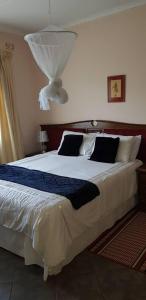 Ένα ή περισσότερα κρεβάτια σε δωμάτιο στο Tinotenda Cottage