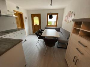 Kuchyňa alebo kuchynka v ubytovaní Apartments Oberhollenzer
