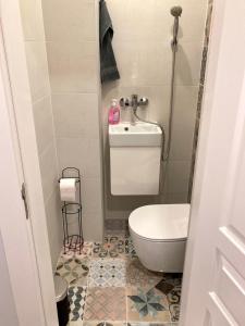 Bilik mandi di Magnolia apartment