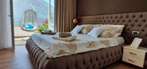 Un pat sau paturi într-o cameră la NEW!!! 2023 MAREA apartments with XXL Sunny Terrace