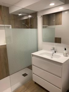 Koupelna v ubytování Apartamento en Torre Valentina, la mejor playa a dos minutos en San Antonio de Calonge